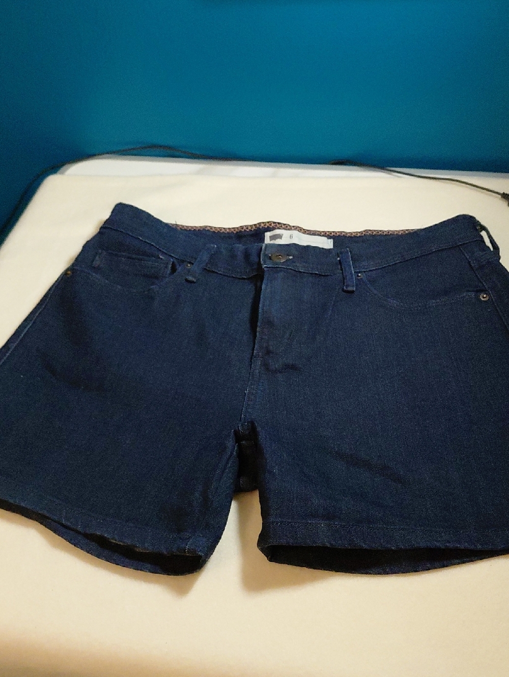 NWOT Levi's Women's Dark Blue Denim Shorts Size 6